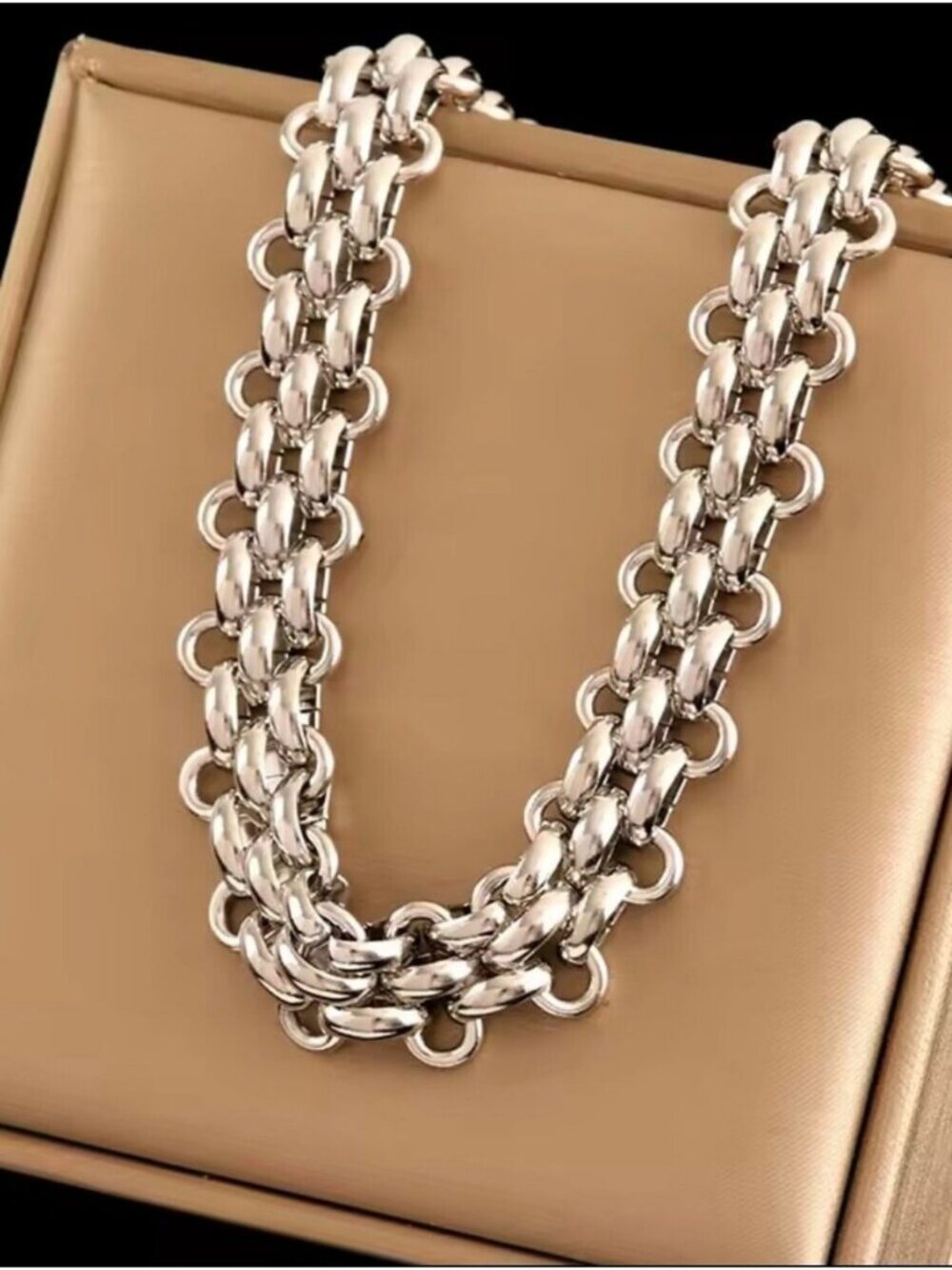 Chunky Silver Chain-Link Necklace